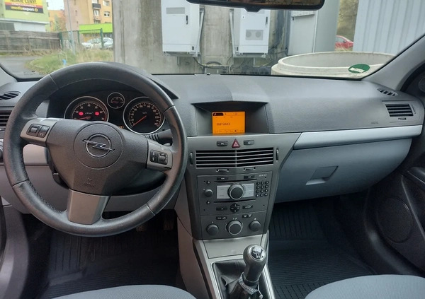 Opel Astra cena 11600 przebieg: 231000, rok produkcji 2006 z Wałbrzych małe 211